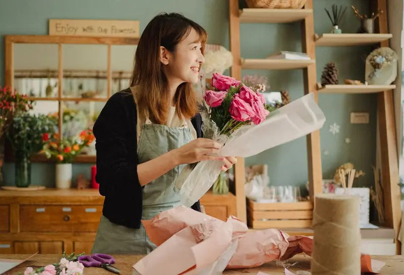 Floristería que prepara ramos por encargo, emprendimiento con poca inversión inicial